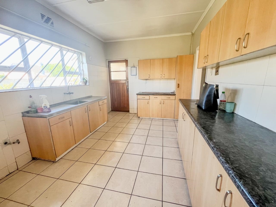 To Let 4 Bedroom Property for Rent in Thornton Western Cape